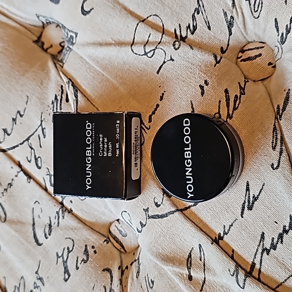 Crushed mineral blush
